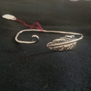 Wanderlust + Co Adjustable Leaf Bracelet